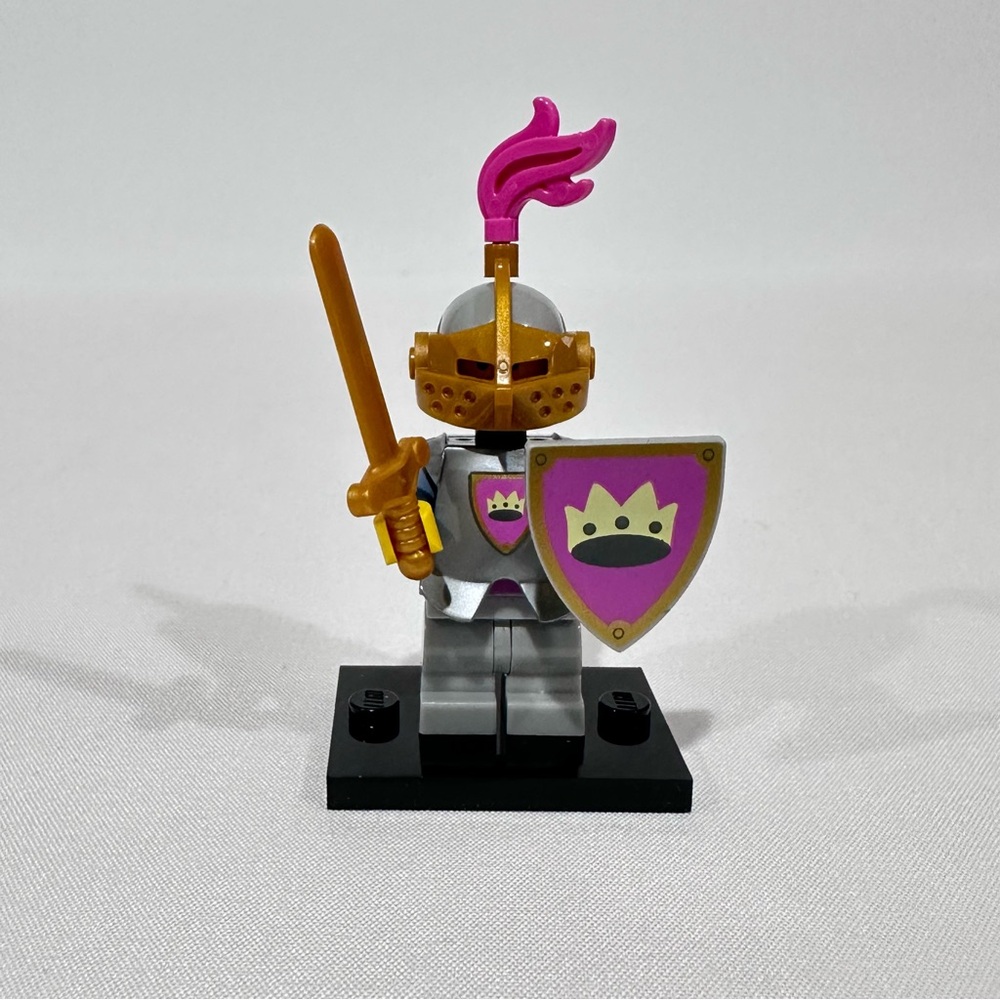 LEGO Series 23 Knight of the Yellow Castle Minifigure CMF